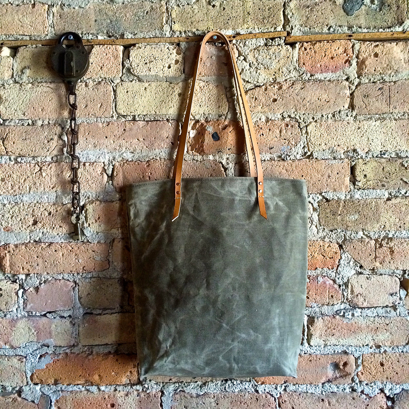 sage waxed tote-