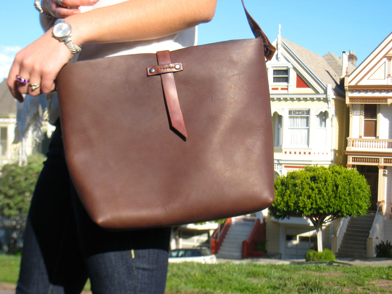 cross-body tote-